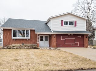 1010 N Burning Bush Ln, Mount Prospect, IL
