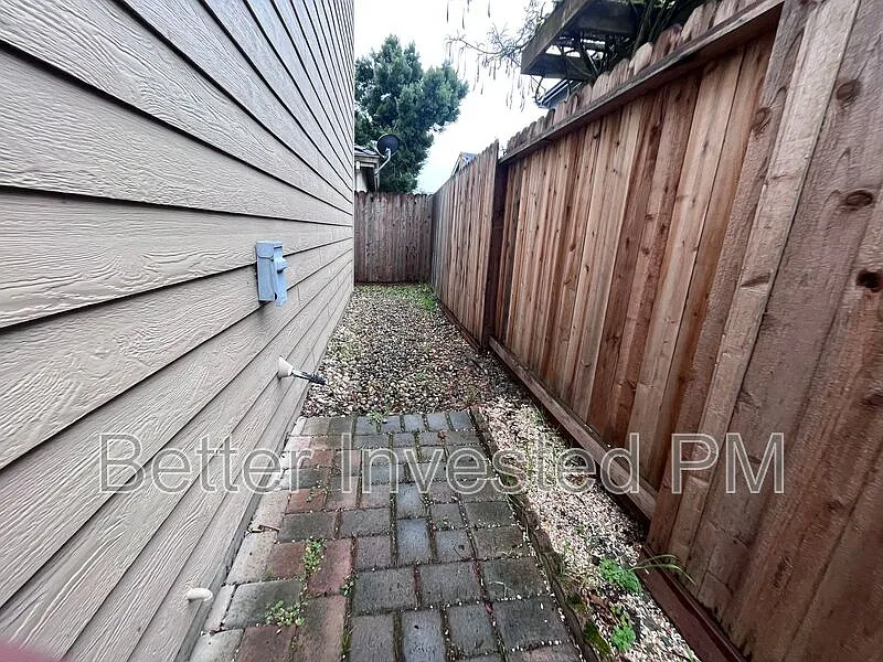 3 bed, 2.5 bath, 1985 sqft, $3,800 — Photo 4
