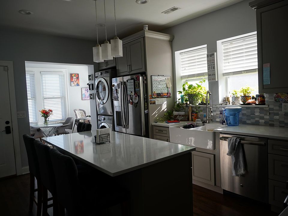 1st image of 4943 S Komensky Ave #2