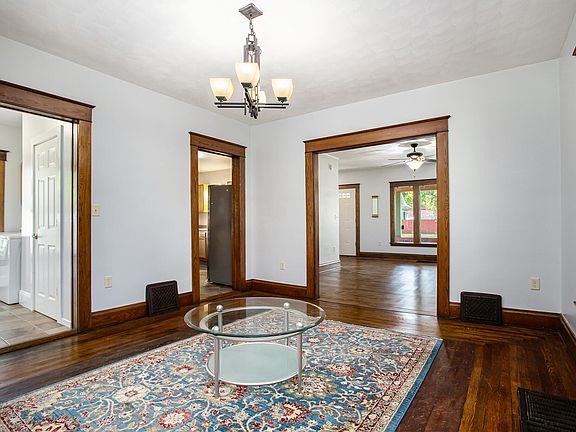 4th image of 89 College St
