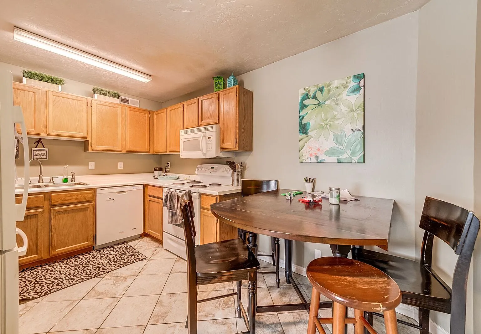 5 bed, 1245 sqft, $565 — Photo 3