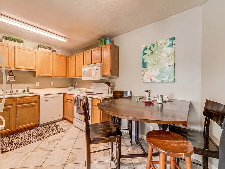 836 N University Ave #312 — Photo 3