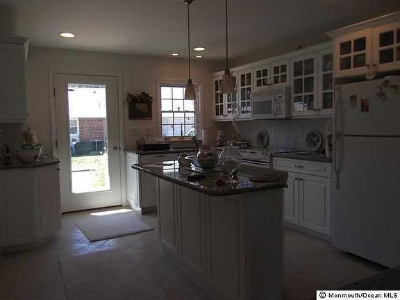 3rd image of 1102 Argyll Circle #B
