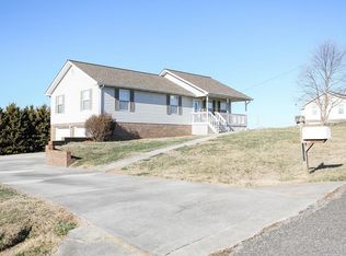 1748 Goddard Ln, Dandridge, TN 37725