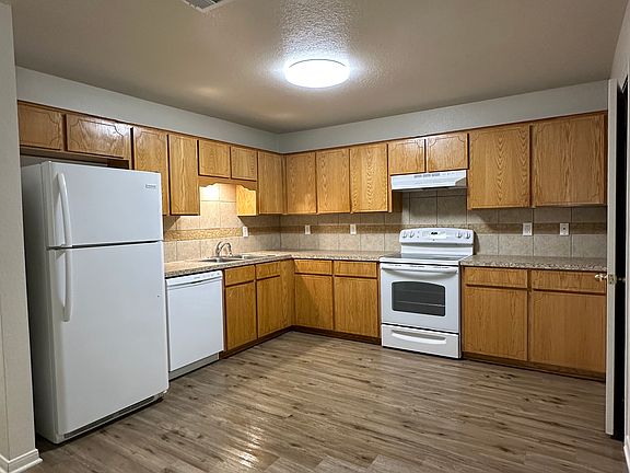3rd image of 401 Topeka Ct #A