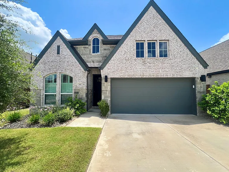 111 Chinaberry Bnd — Photo 2