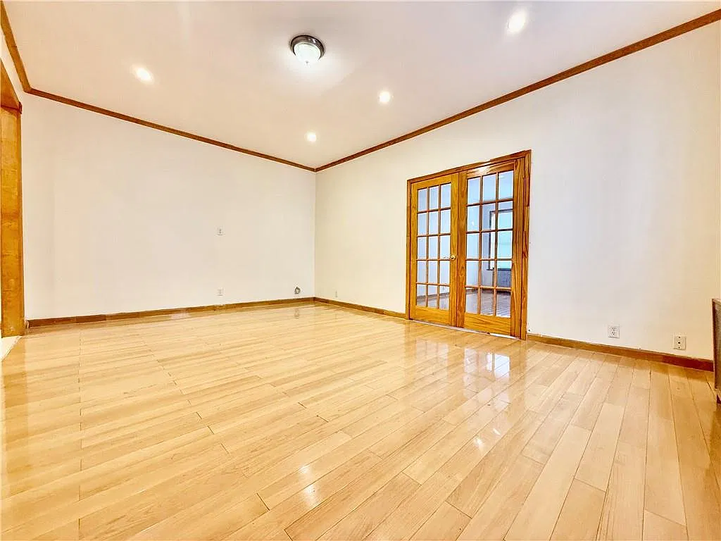 3 bed, 1.0 bath, 1400 sqft, $3,500 — Photo 4
