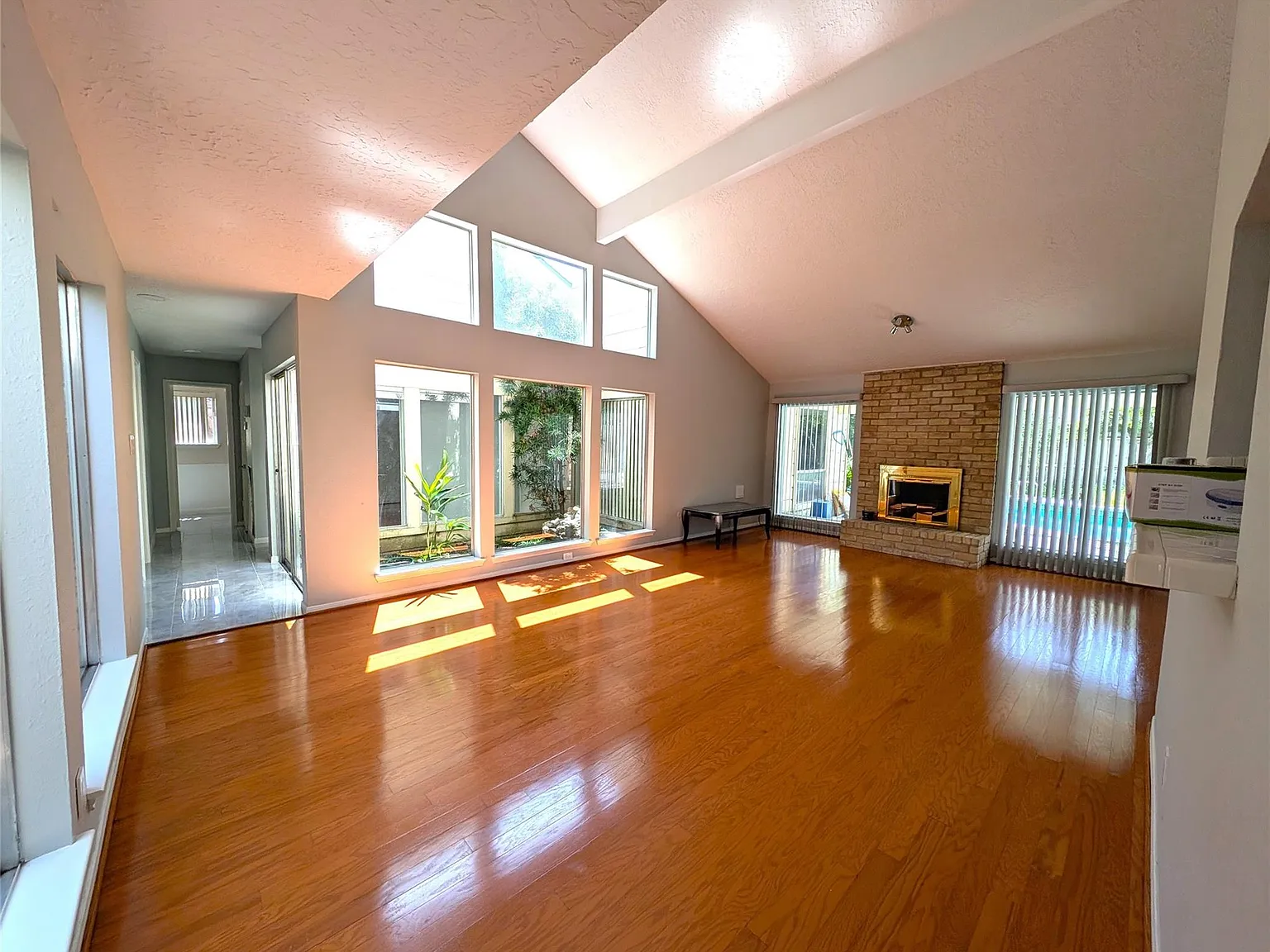 3 bed, 2.0 bath, 1845 sqft, $2,500 — Photo 4