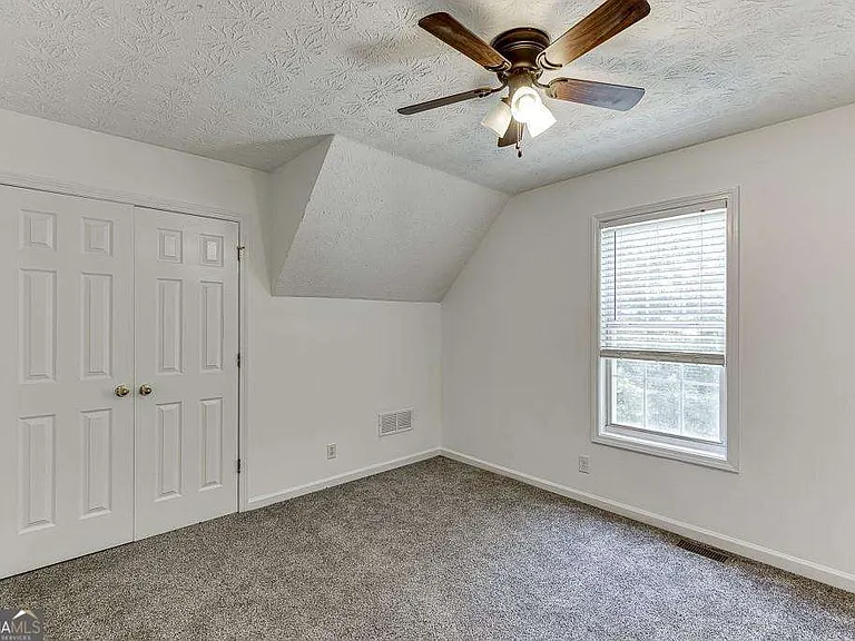 932 Clayton St — Photo 22