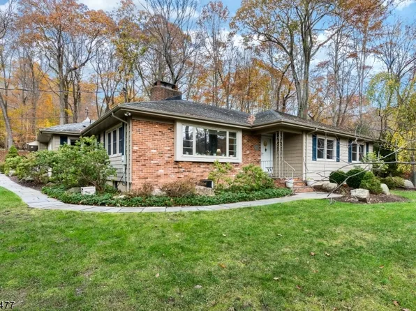 2 Beechwood Ln, Kinnelon Boro, NJ 07405