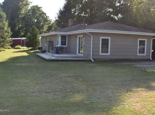 13923 Red Arrow Hwy, Three Oaks, MI 49128