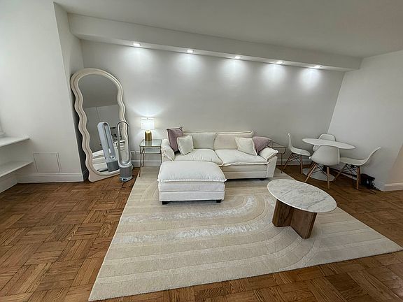3rd image of 155 E 34th St APT 10B