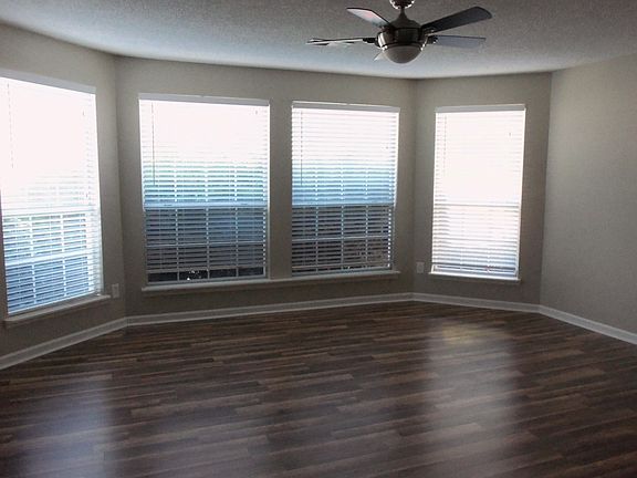 Open Floor Plan - LR