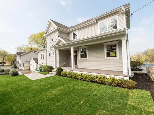 8 Westview Pl, Riverside, CT 06878