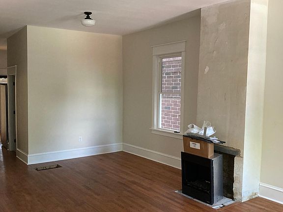 5th image of 1455 W Erie St #2