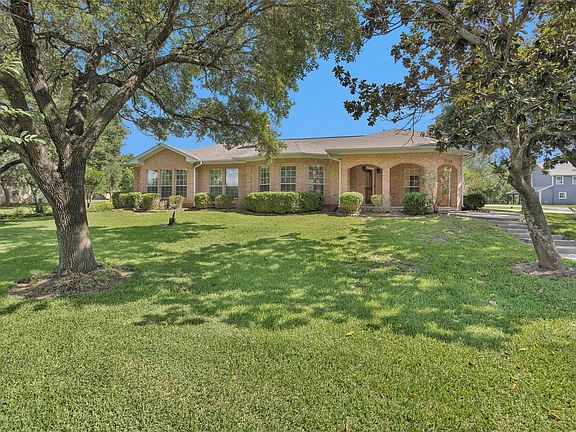 2nd image of 12180 Lakeview Manor Dr