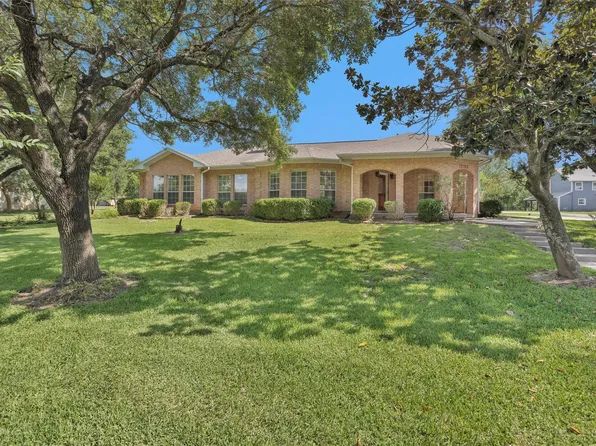 12180 Lakeview Manor Dr, Willis, TX 77318
