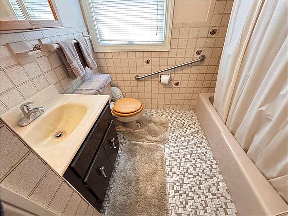 4th image of 87 Lincoln Park Ave