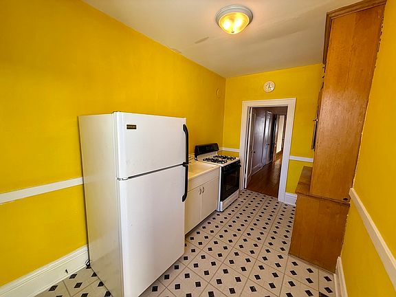 5th image of 3741 Harriet Ave