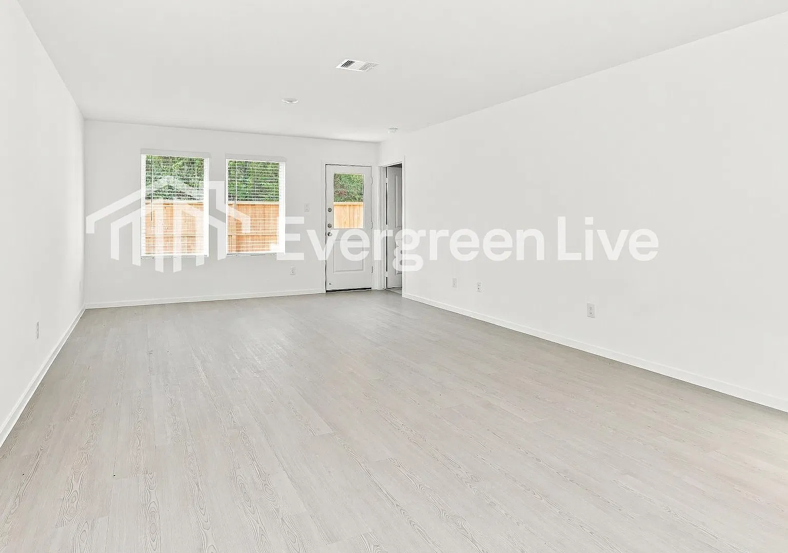 3 bed, 2.0 bath, 1402 sqft, $1,460 — Photo 4