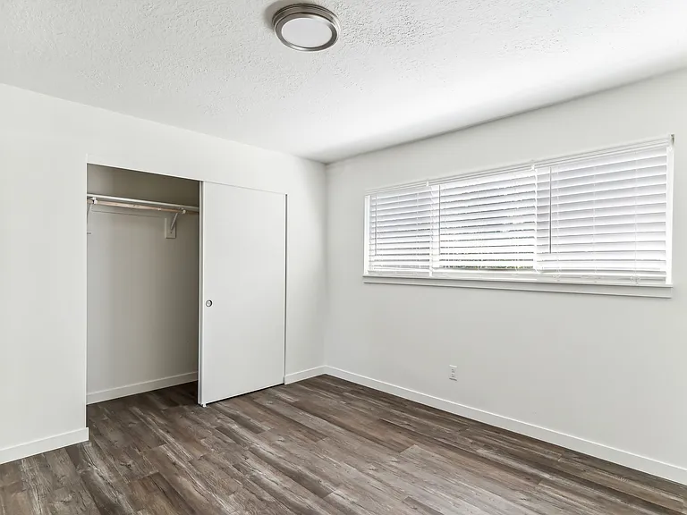 Midland Apartments — Photo 13