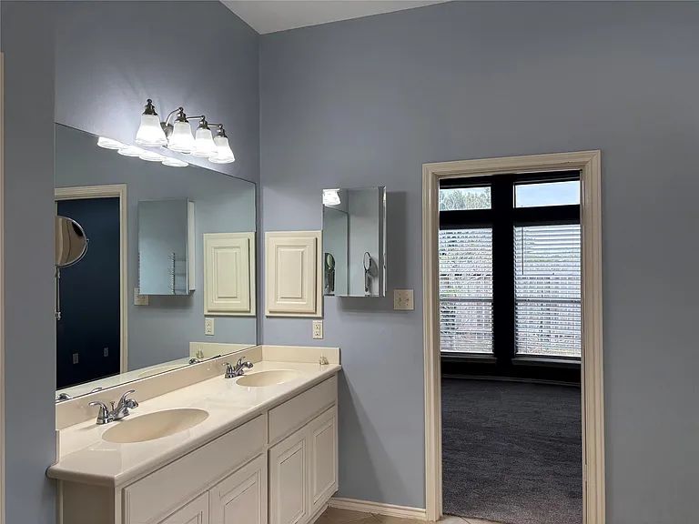 10902 Brighton Gardens Dr — Photo 16