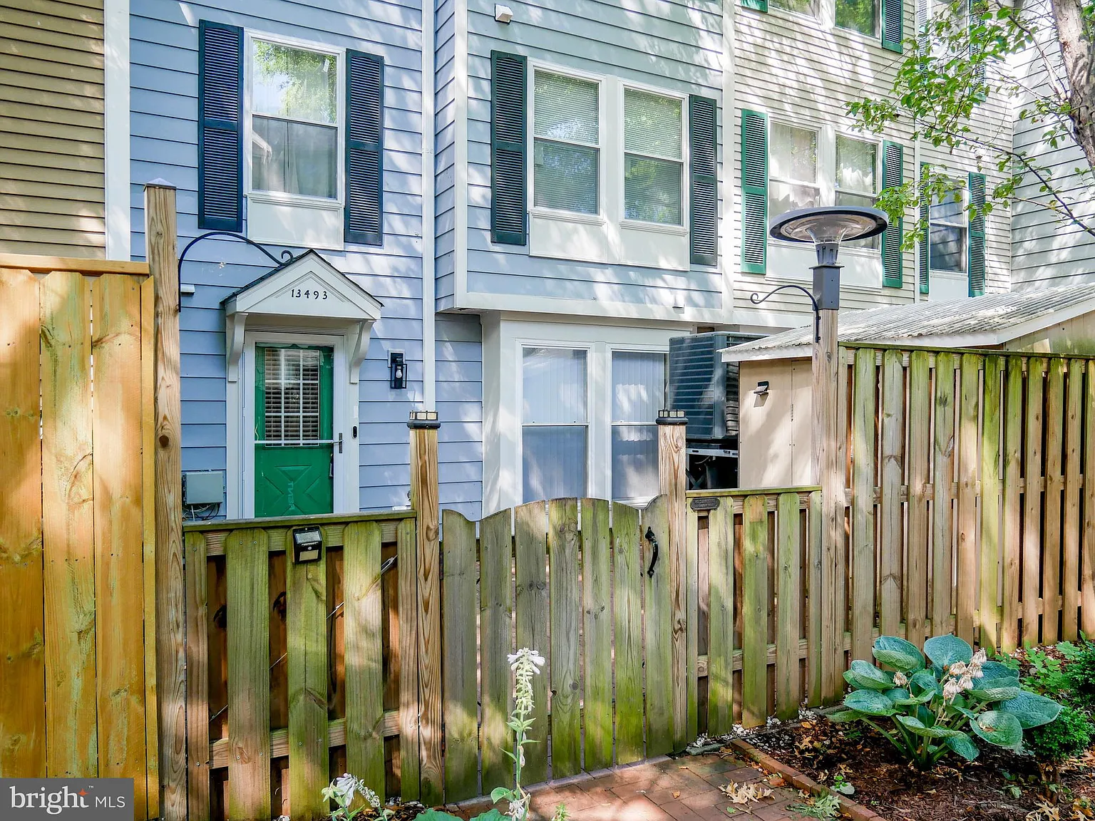 3 bed, 2.5 bath, 1604 sqft, $2,400 — Photo 4