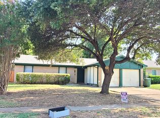 218 Volunteer Dr, Arlington, TX 76014
