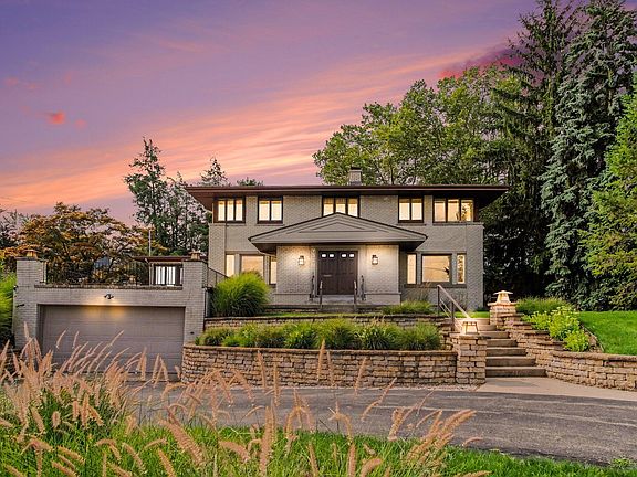 2nd image of 2318 Lake Dr SE