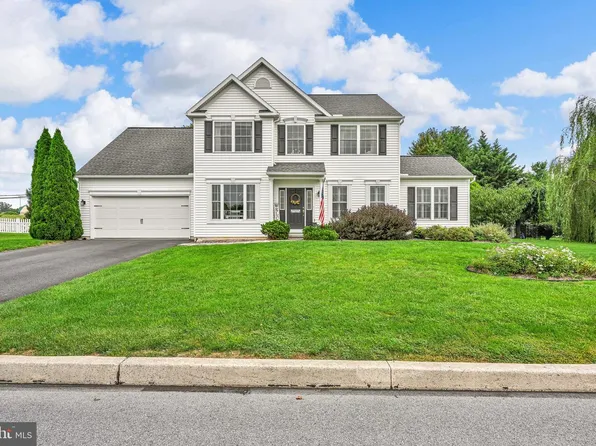 434 Sweetwater Dr, Palmyra, PA 17078