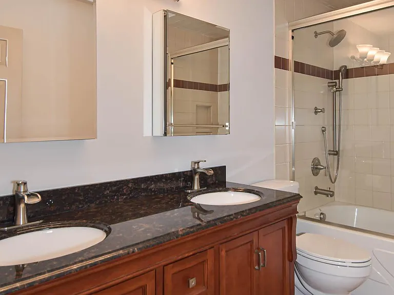 4444 Lindell Blvd #7 — Photo 42