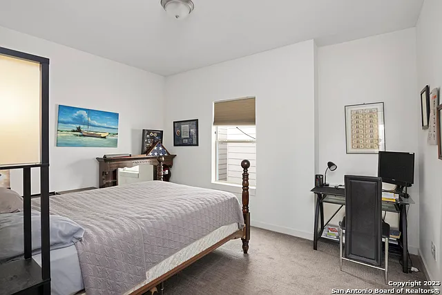 223 W Laurel — Photo 14