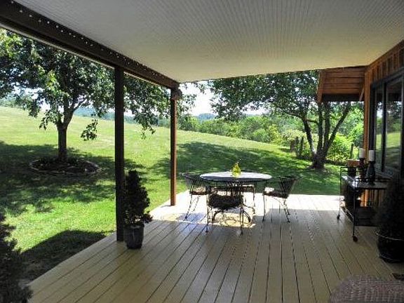 4th image of 90 Teaberry Ln