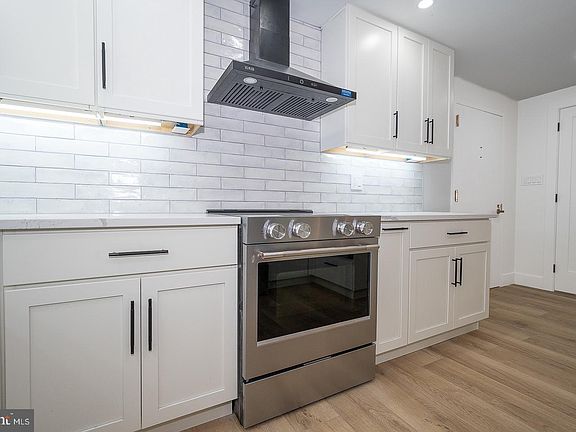 4th image of 20538 Valley Forge Cir #538