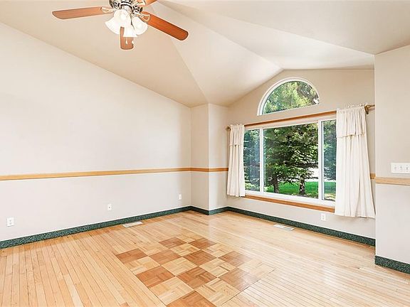 3rd image of 1106 Victory Ave