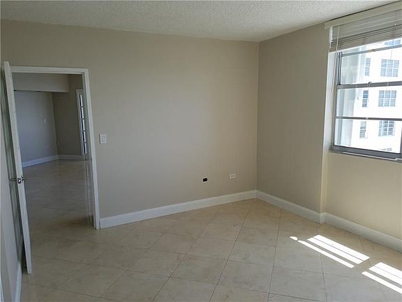 5th image of 999 Brickell Bay Dr APT 1504