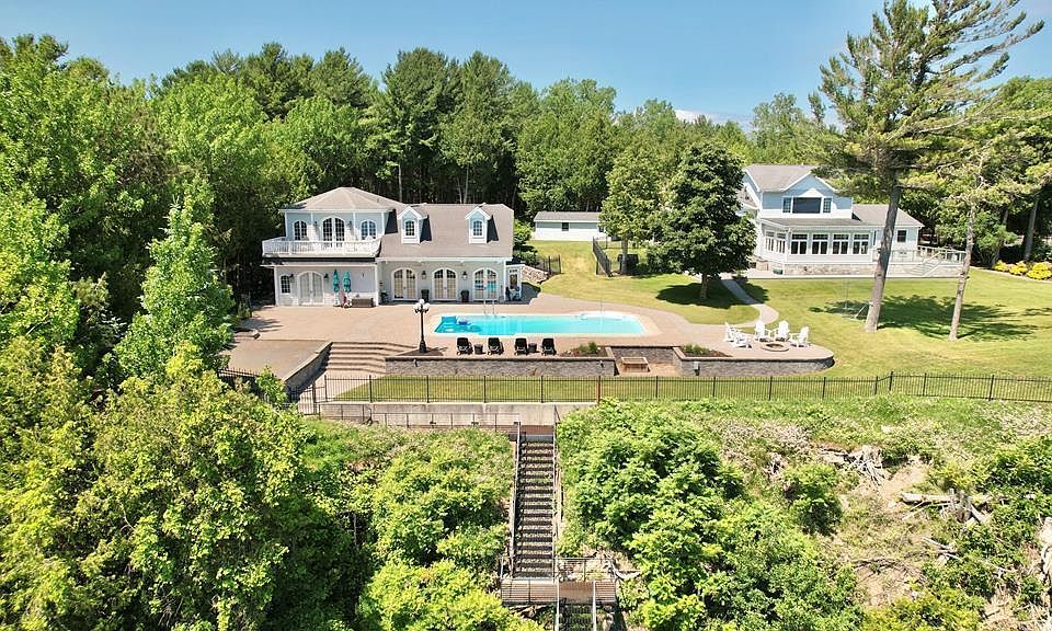 1st image of 10 Gravelly Point Dr