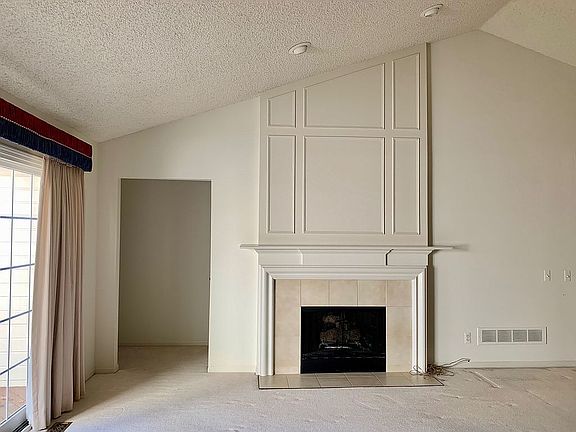 5th image of 39653 Glenview Ct #36