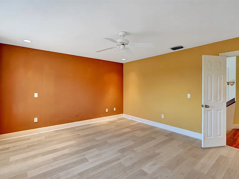 10902 Tamoron Ln — Photo 33