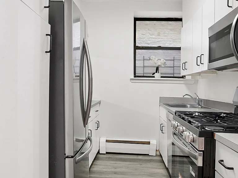 66-72 Saint Nicholas Ave #4E — Photo 3