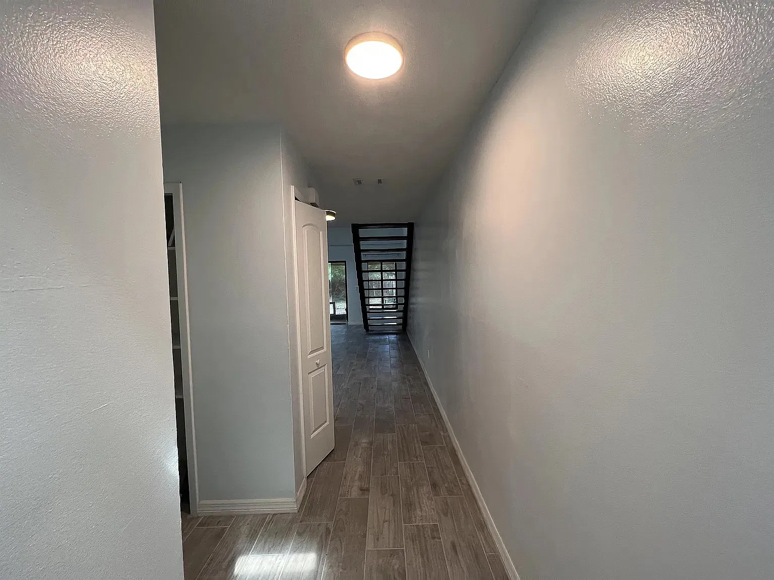 2 bed, 1100 sqft, $1,650 — Photo 3