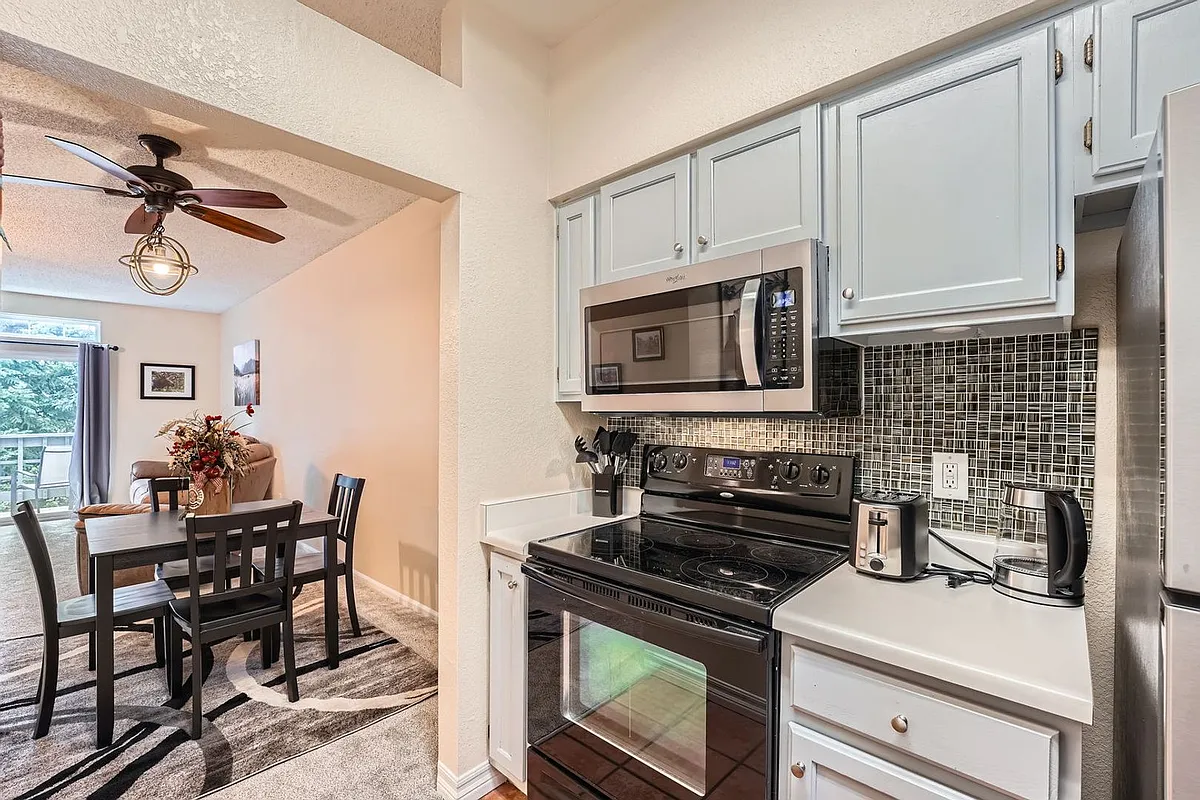 Building Photo - 7430 Singing Hills Dr