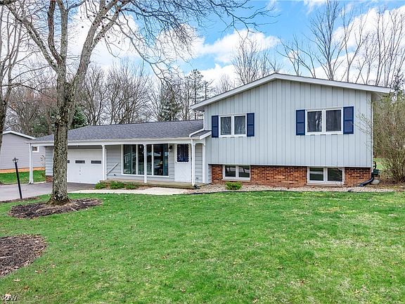 3rd image of 6704 Hawthorne Dr