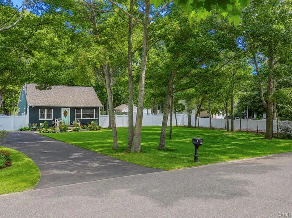 51 Roberts Road W, Shirley, NY 11967