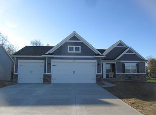 2070 Brindle Dr, Hudsonville, MI 49426