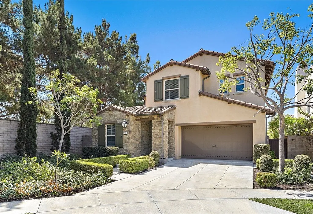 4 bed, 2619 sqft, $6,000 — Photo 1
