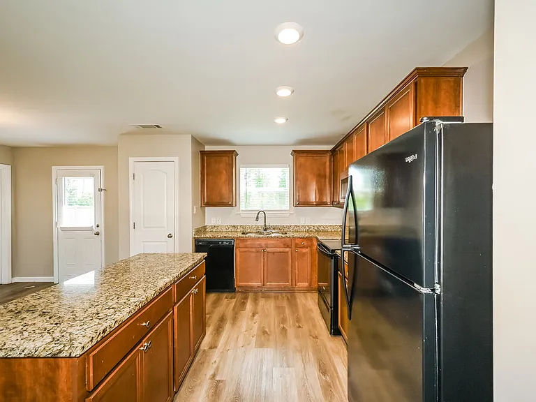 3735 Burdette Way — Photo 9