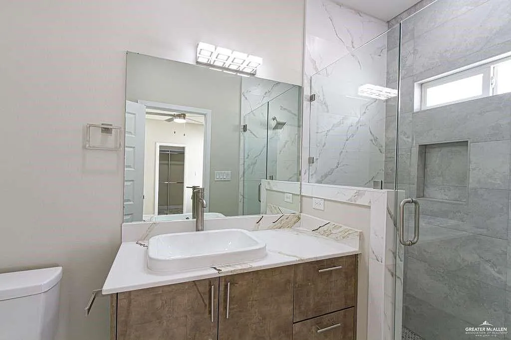 3 bed, 2.0 bath, 1050 sqft, $1,300 — Photo 3