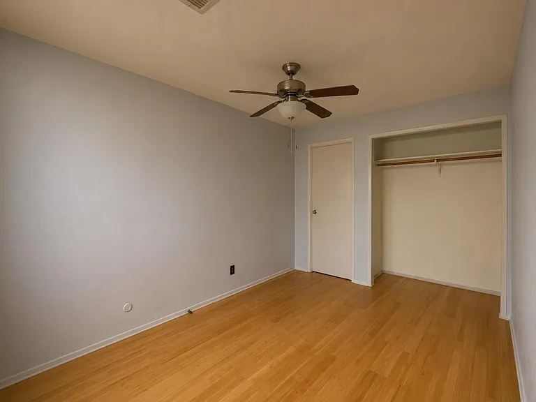 7913 Grove Ridge Dr — Photo 18