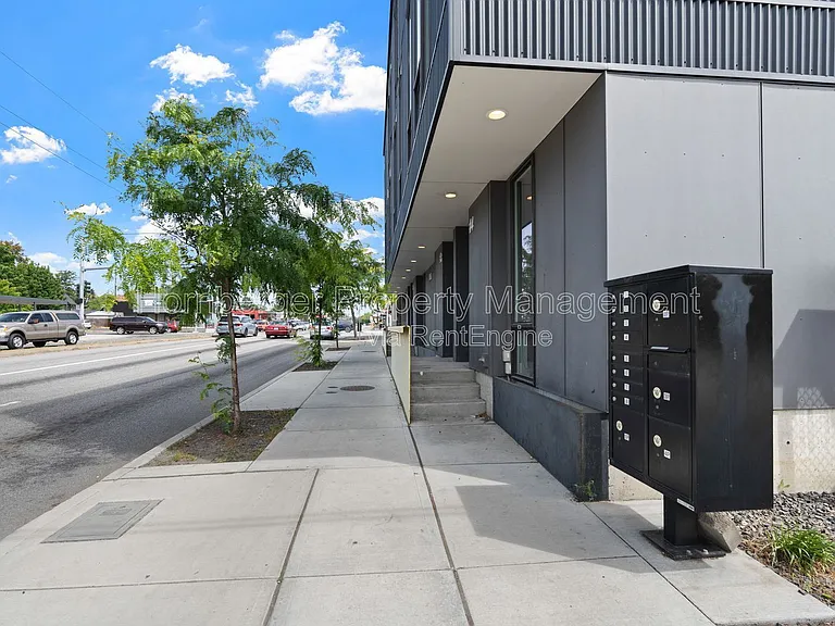 1860 N Hamilton St #1 — Photo 18
